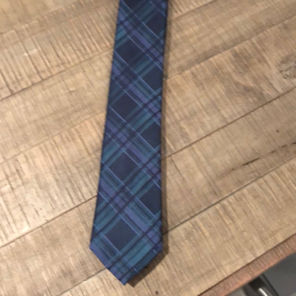 Calvin Klein tie3  inches wide